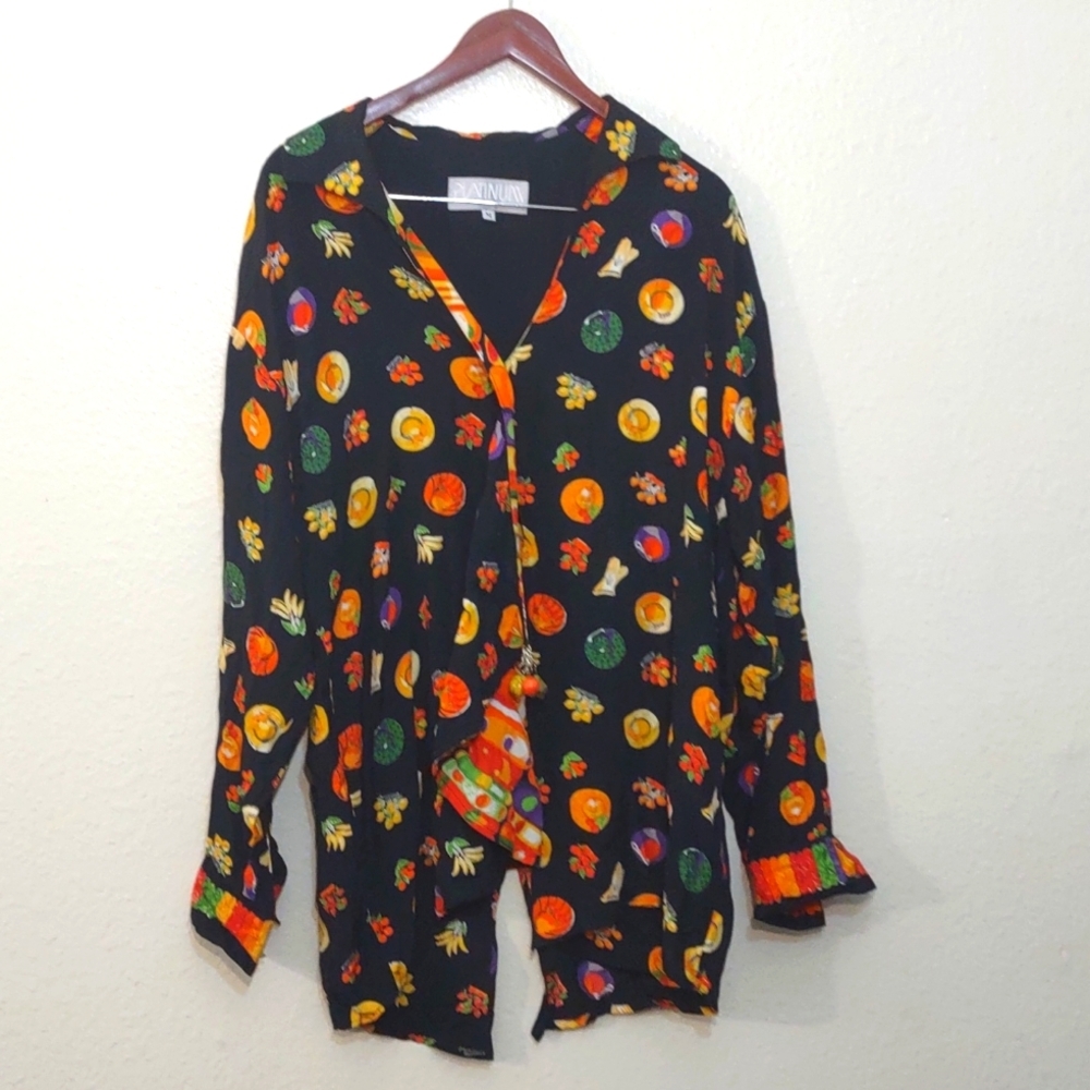 SLIGHTLY USED PLATINUM BY DOROTHY SCHOELEN GARDEN PATTERN LONG SLEEVE SIZE M